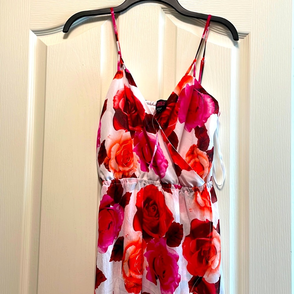 New with tags cute floral summer dress. 2b Bebe dress never worn